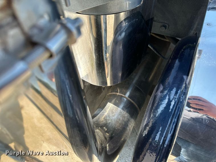 image for item EB2601 2000 Peterbilt 379 semi truck