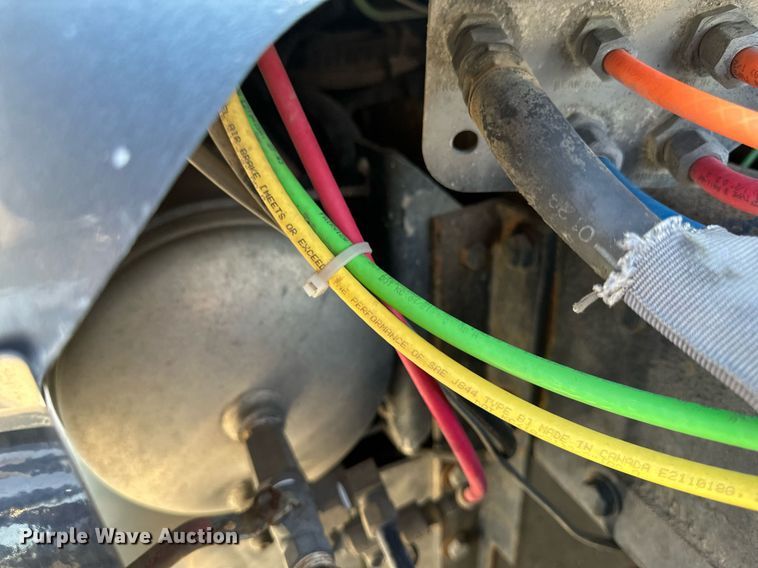 image for item EB2601 2000 Peterbilt 379 semi truck