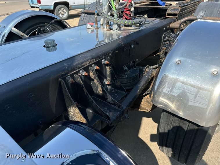 image for item EB2601 2000 Peterbilt 379 semi truck