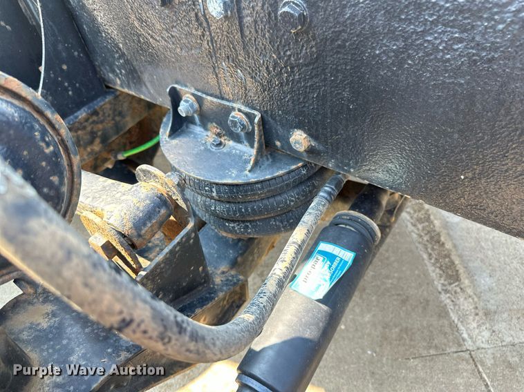 image for item EB2601 2000 Peterbilt 379 semi truck