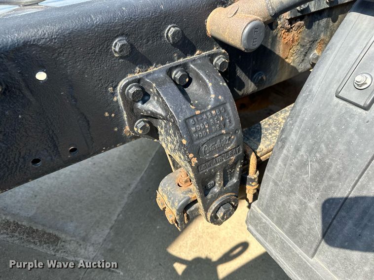 image for item EB2601 2000 Peterbilt 379 semi truck