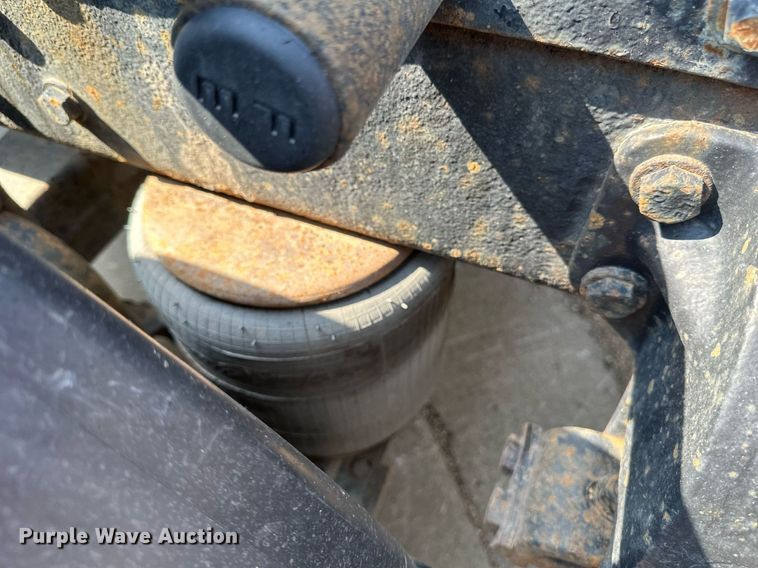 image for item EB2601 2000 Peterbilt 379 semi truck