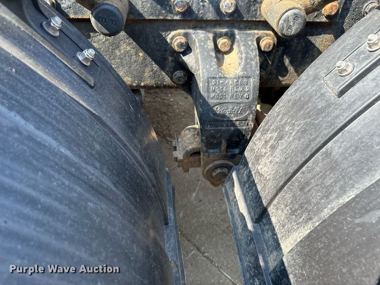 image for item EB2601 2000 Peterbilt 379 semi truck