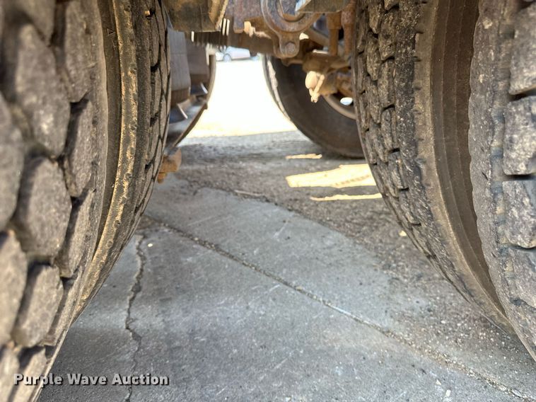 image for item EB2601 2000 Peterbilt 379 semi truck