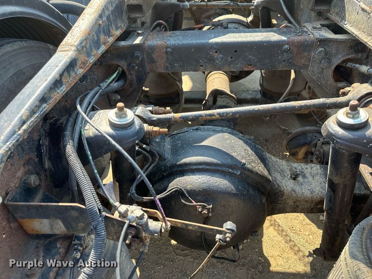 image for item EB2601 2000 Peterbilt 379 semi truck