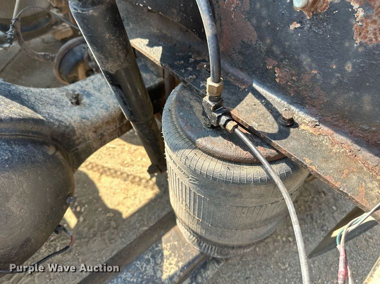 image for item EB2601 2000 Peterbilt 379 semi truck