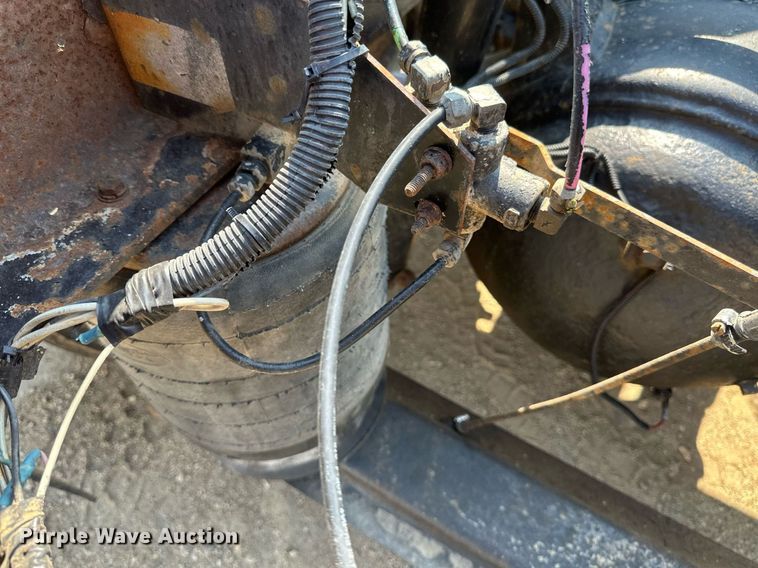 image for item EB2601 2000 Peterbilt 379 semi truck