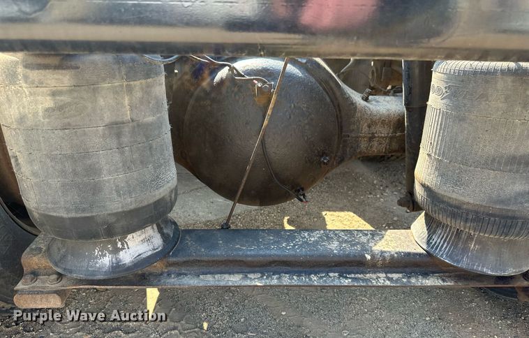 image for item EB2601 2000 Peterbilt 379 semi truck