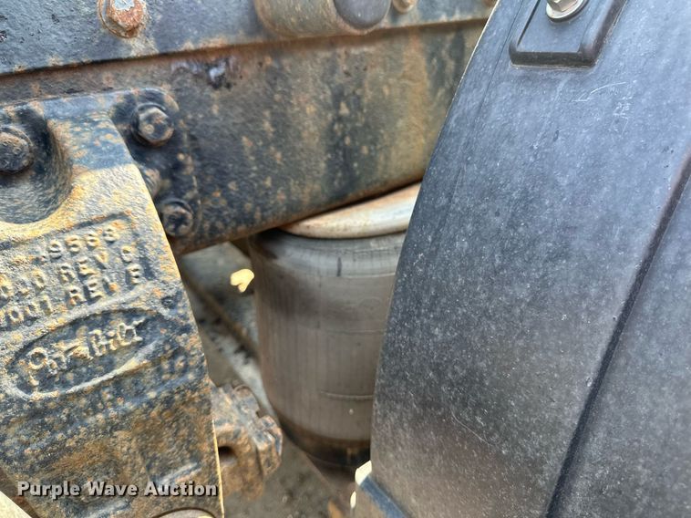 image for item EB2601 2000 Peterbilt 379 semi truck