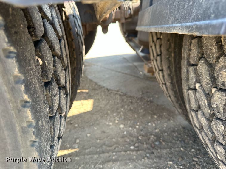 image for item EB2601 2000 Peterbilt 379 semi truck