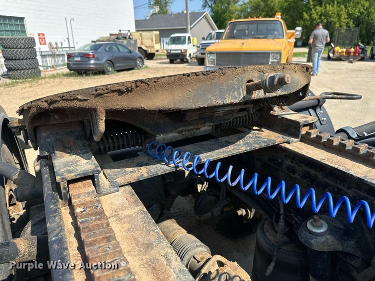 image for item EB2601 2000 Peterbilt 379 semi truck