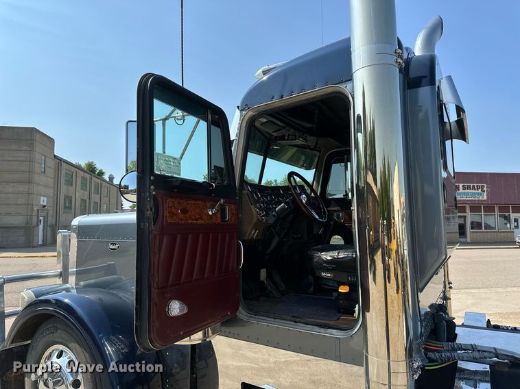 image for item EB2601 2000 Peterbilt 379 semi truck