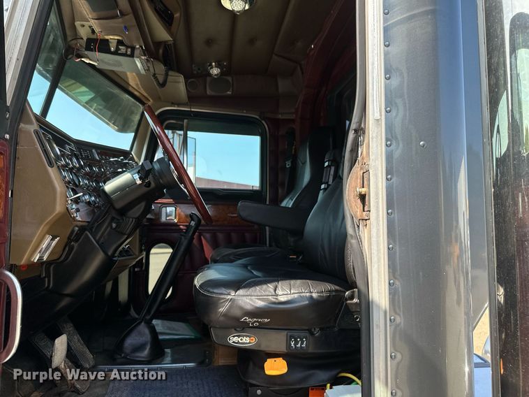 image for item EB2601 2000 Peterbilt 379 semi truck