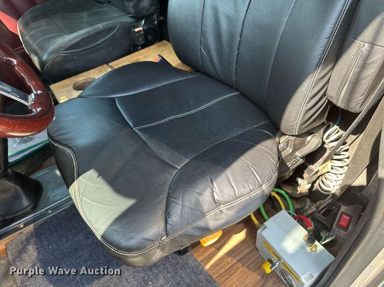 image for item EB2601 2000 Peterbilt 379 semi truck