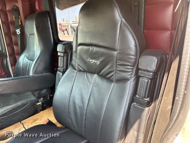 image for item EB2601 2000 Peterbilt 379 semi truck