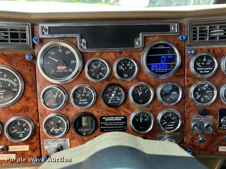 image for item EB2601 2000 Peterbilt 379 semi truck