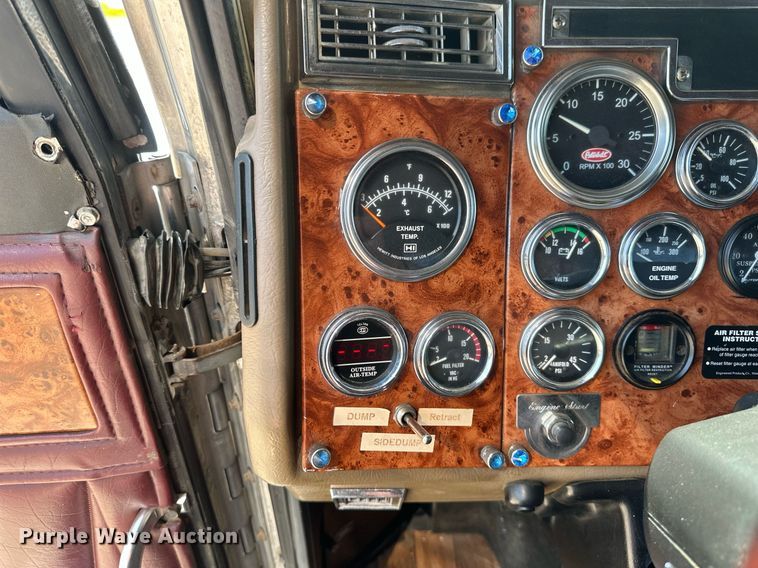 image for item EB2601 2000 Peterbilt 379 semi truck