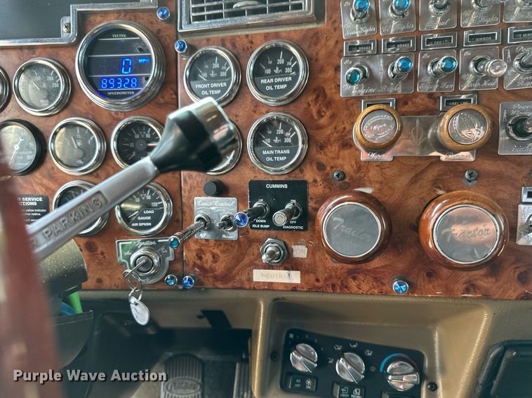 image for item EB2601 2000 Peterbilt 379 semi truck