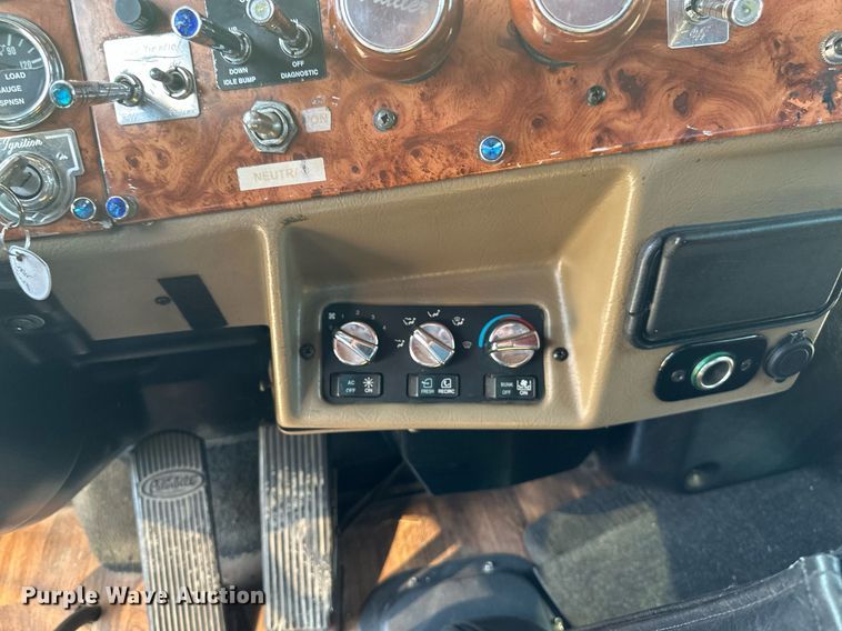 image for item EB2601 2000 Peterbilt 379 semi truck