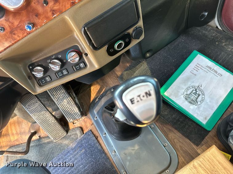 image for item EB2601 2000 Peterbilt 379 semi truck