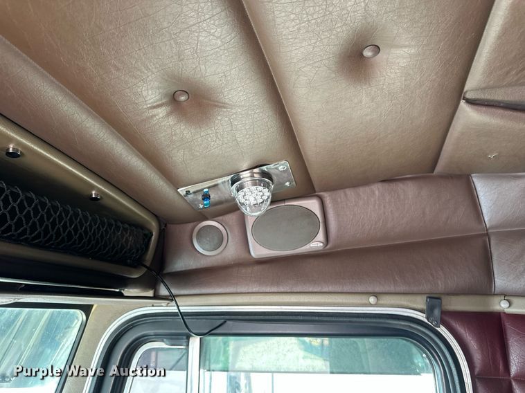 image for item EB2601 2000 Peterbilt 379 semi truck