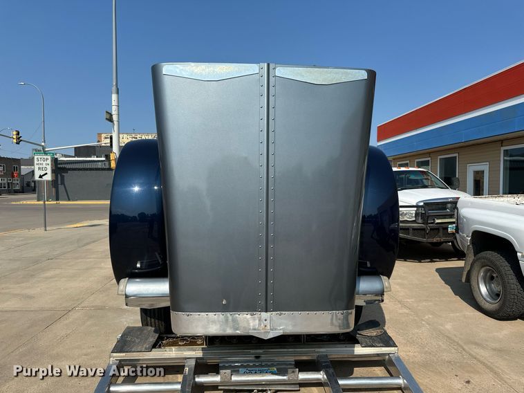 image for item EB2601 2000 Peterbilt 379 semi truck