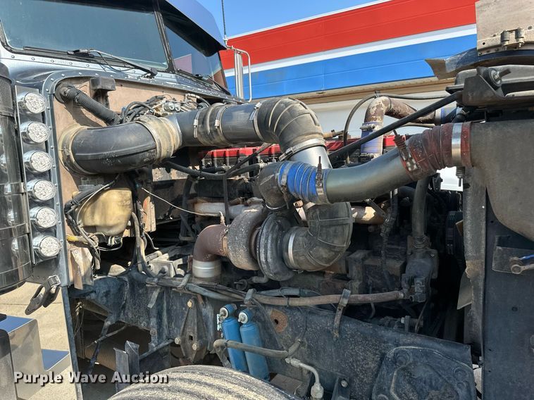 image for item EB2601 2000 Peterbilt 379 semi truck