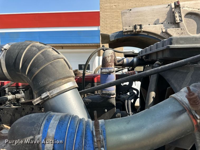 image for item EB2601 2000 Peterbilt 379 semi truck