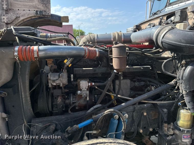 image for item EB2601 2000 Peterbilt 379 semi truck