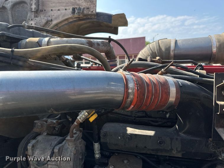 image for item EB2601 2000 Peterbilt 379 semi truck