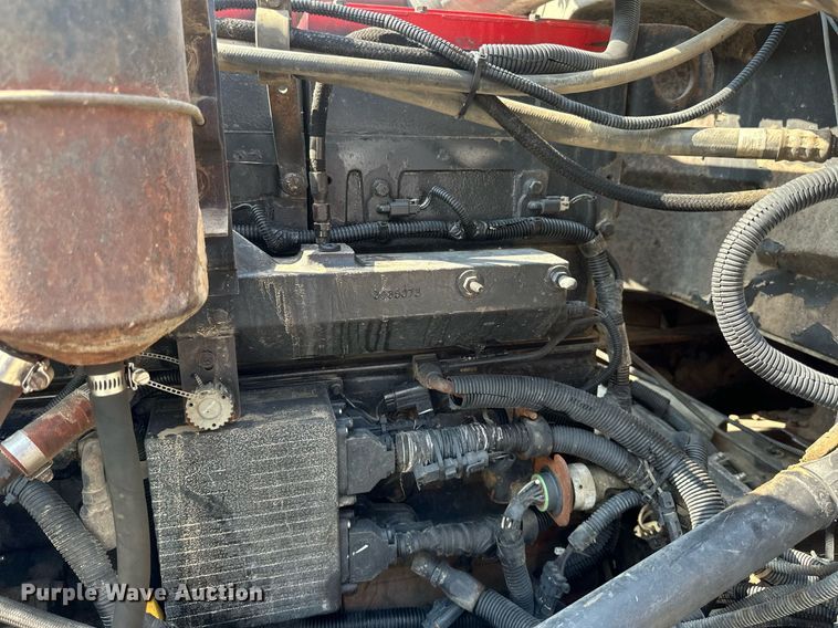 image for item EB2601 2000 Peterbilt 379 semi truck