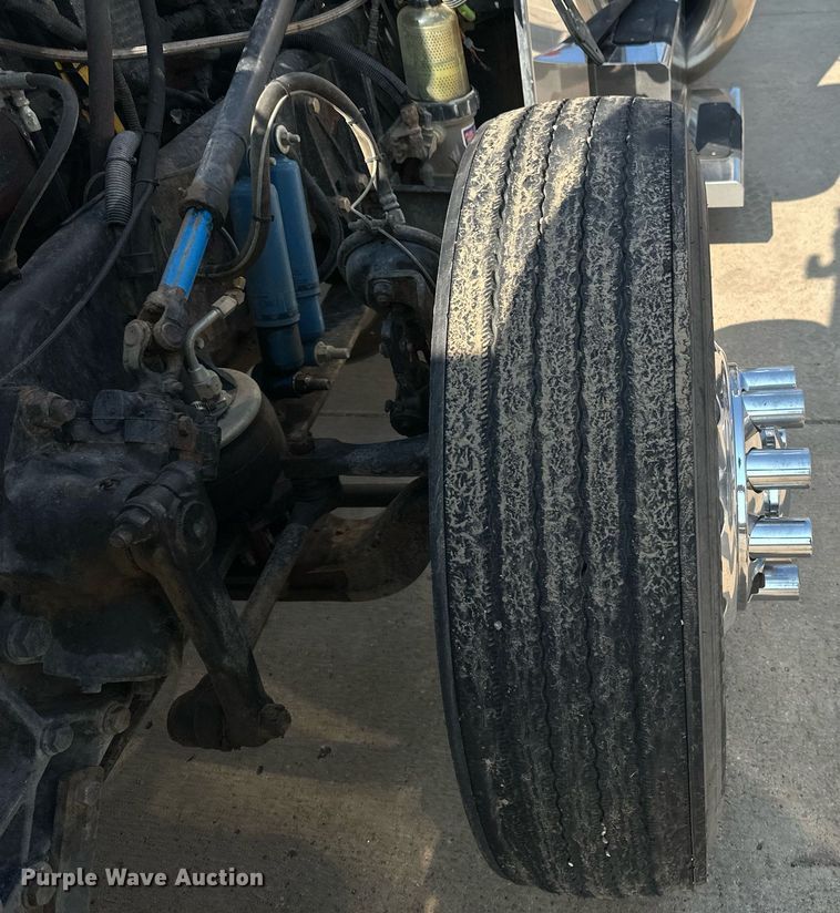 image for item EB2601 2000 Peterbilt 379 semi truck