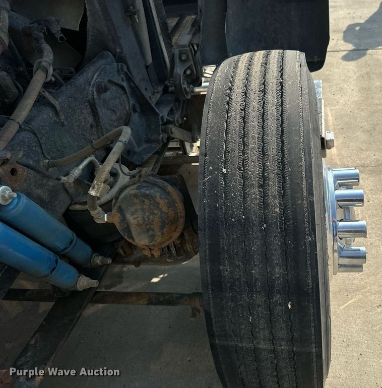 image for item EB2601 2000 Peterbilt 379 semi truck