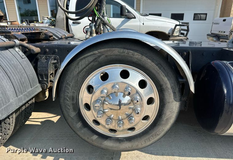 image for item EB2601 2000 Peterbilt 379 semi truck