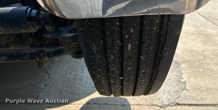 image for item EB2601 2000 Peterbilt 379 semi truck