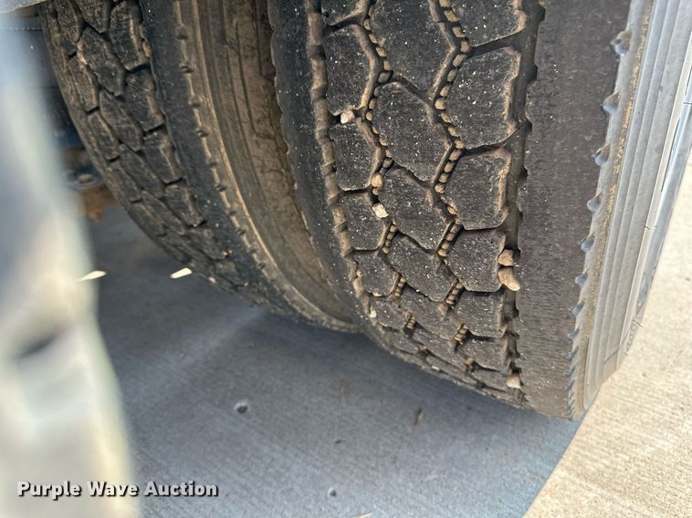 image for item EB2601 2000 Peterbilt 379 semi truck