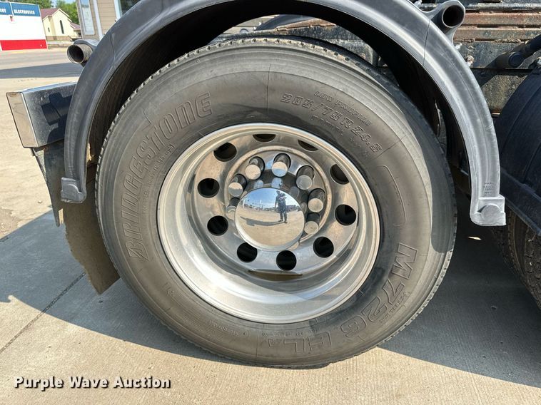 image for item EB2601 2000 Peterbilt 379 semi truck