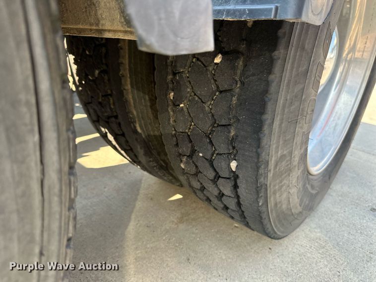 image for item EB2601 2000 Peterbilt 379 semi truck