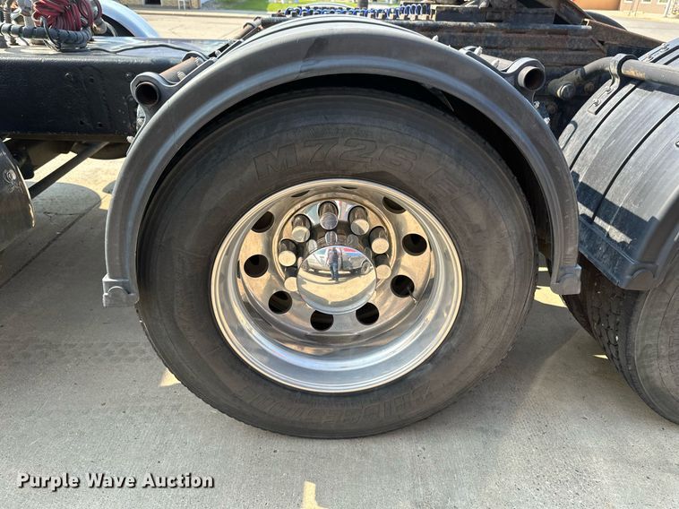 image for item EB2601 2000 Peterbilt 379 semi truck