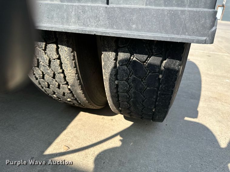 image for item EB2601 2000 Peterbilt 379 semi truck