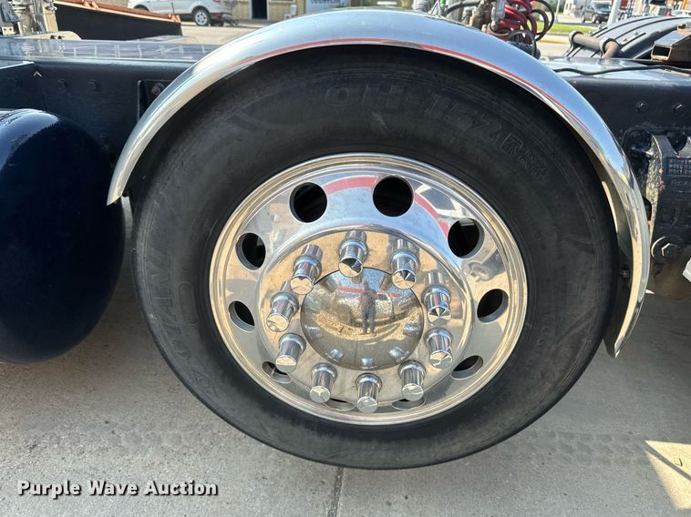 image for item EB2601 2000 Peterbilt 379 semi truck