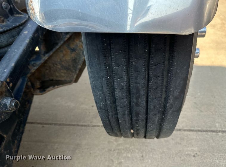 image for item EB2601 2000 Peterbilt 379 semi truck