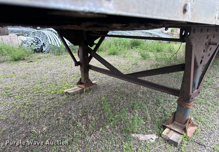 image for item EB2628 1995 Great Dane 701TZ-1 jobsite trailer