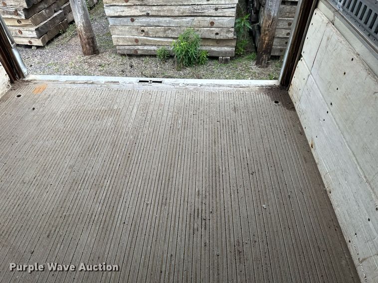 image for item EB2628 1995 Great Dane 701TZ-1 jobsite trailer