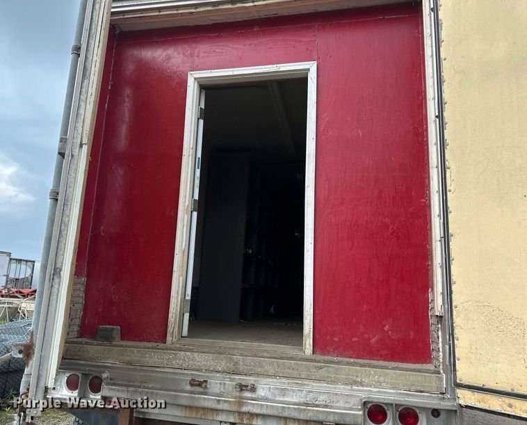 image for item EB2629 1987 Great Dane 7011TZ1 jobsite trailer