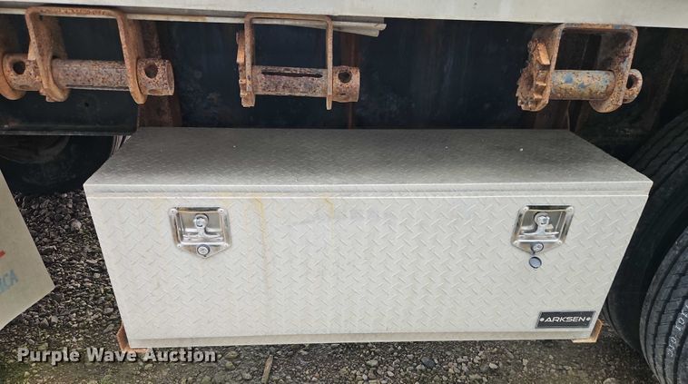 image for item EB8110 2000 Transcraft Eagle W2 flatbed trailer