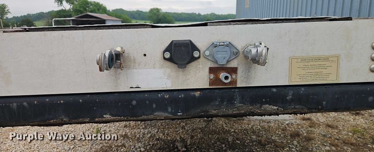 image for item EB8110 2000 Transcraft Eagle W2 flatbed trailer