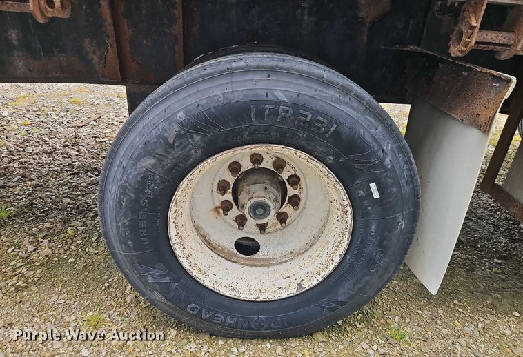 image for item EB8110 2000 Transcraft Eagle W2 flatbed trailer