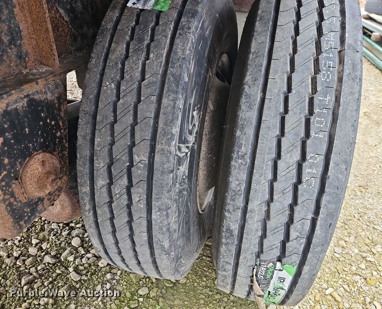 image for item EB8110 2000 Transcraft Eagle W2 flatbed trailer