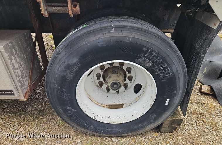 image for item EB8110 2000 Transcraft Eagle W2 flatbed trailer